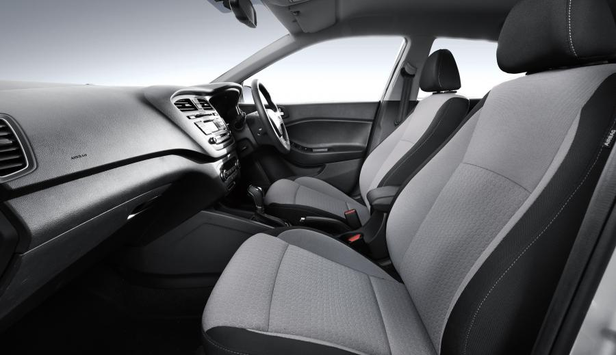  Hyundai i20 2015 года  (ZA) (фото 8 из 13)